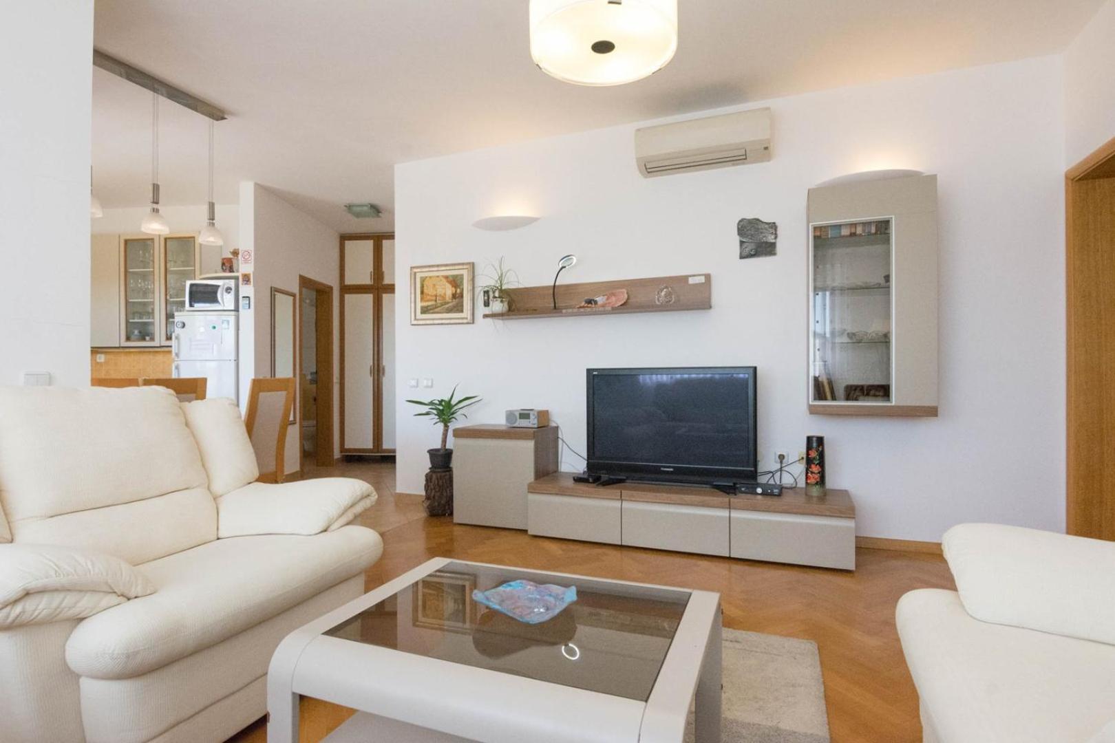 Spacious Apartment On A Great Location -Apartment Kuhta Biograd Na Moru Εξωτερικό φωτογραφία